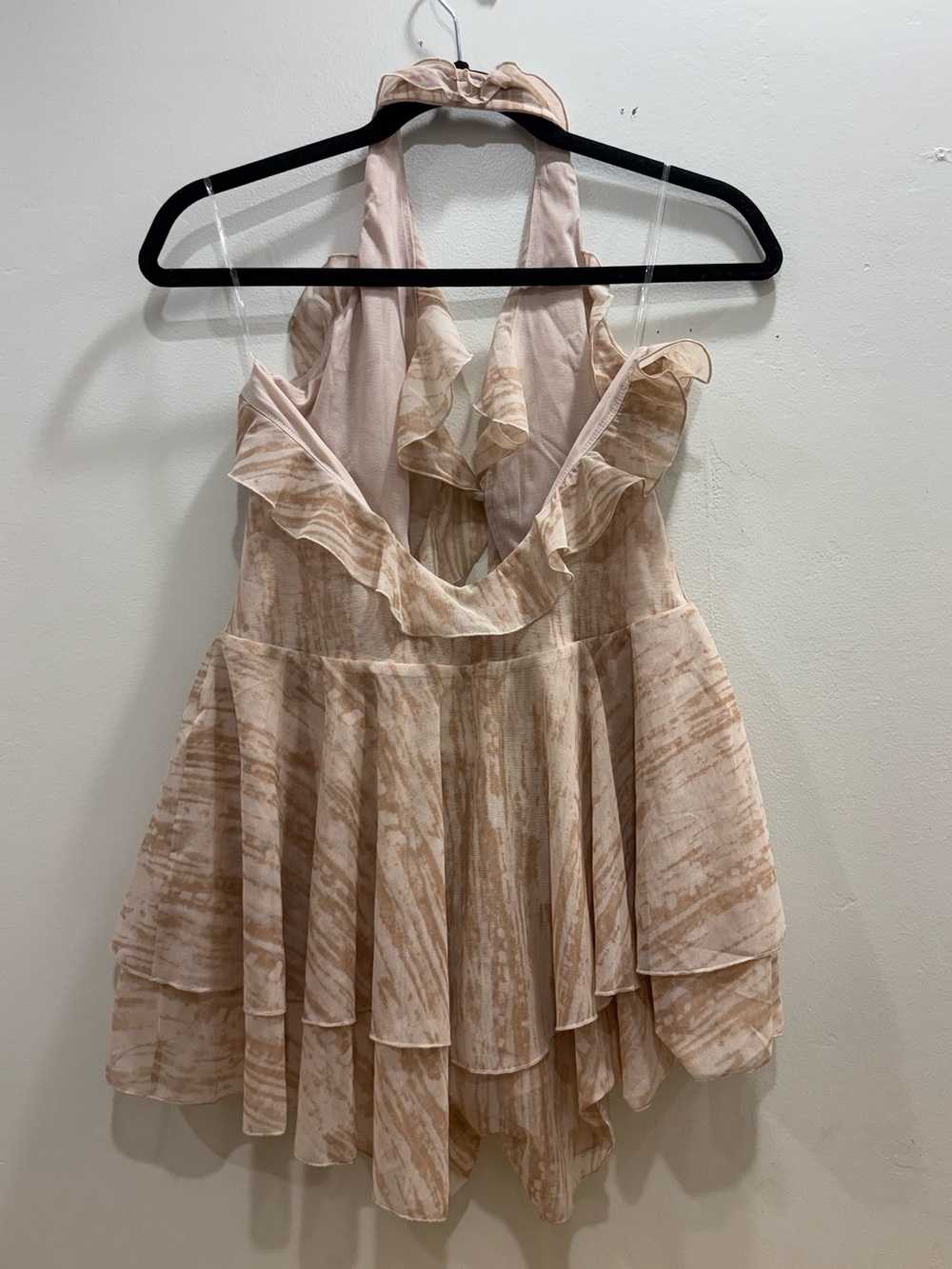Oh Polly Morgaine Ruffled Plunge Halter Romper Tan Print M NWT - Picture 6 of 9